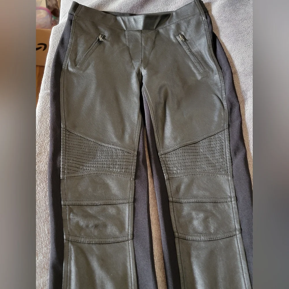 BCBGMaxAzria "Khalin" Women's Sz XS Black Leggings with Zipper Detail LIKE NEW - Picture 13 of 16